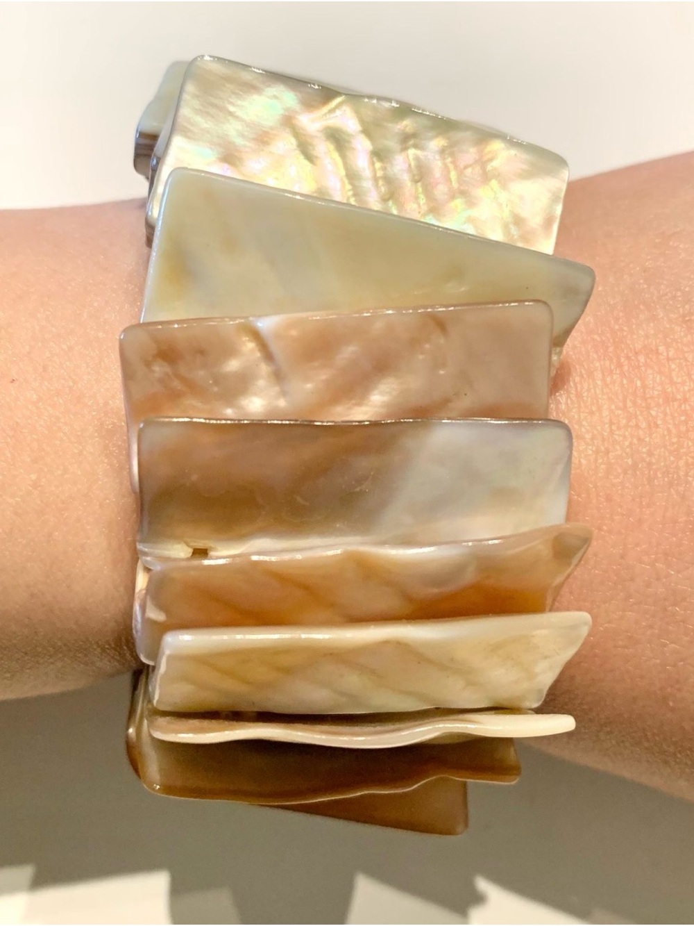 Chunky Mother of Pearl Shell Stretch Bracelet - Cream & Iridescent